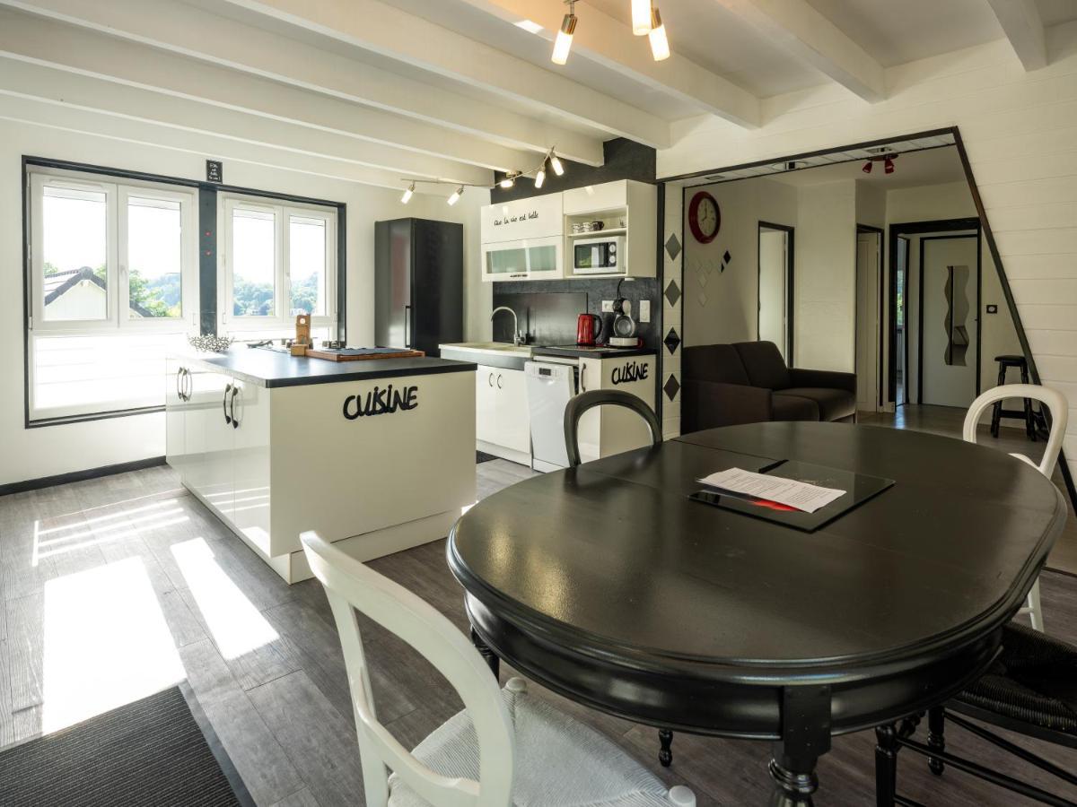 Stunning 4-Bed House In La Bourboule Villa Exterior photo